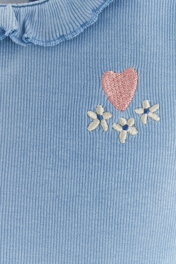 Shelves Ribbed Cotton Short Sleeve Bodysuit with ruffled necklace and button at the back for easy fit.  Heart embroidered at the front. Pattern view.