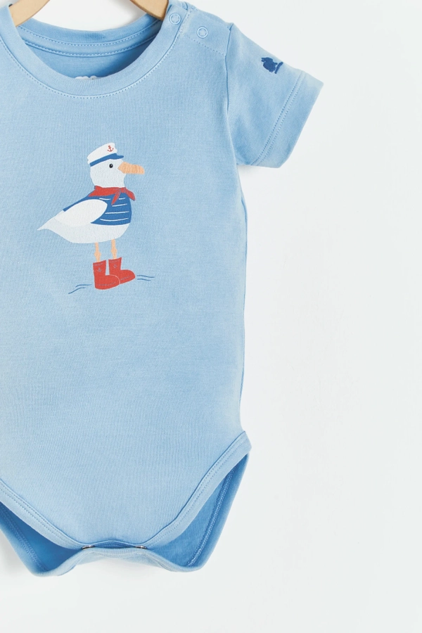 Seagull Print Short Sleeve Bodysuit made with pima cotton. Round neck and buttons snaps on the shoulder for easy fit. Detail view.