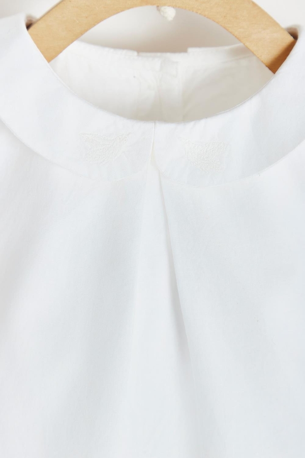 Premium Cotton Bauti Shirt Bodysuit for Infant. Collar detail view