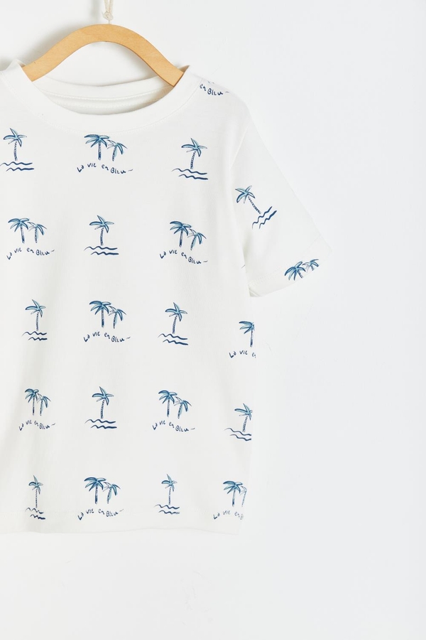 Palms Printed Short Sleeve Tee with round necklace made with soft pima cotton. Detail view.