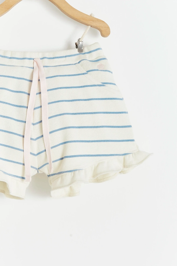 Niza Ruffle Shorts.Striped with pockets. Detail view.