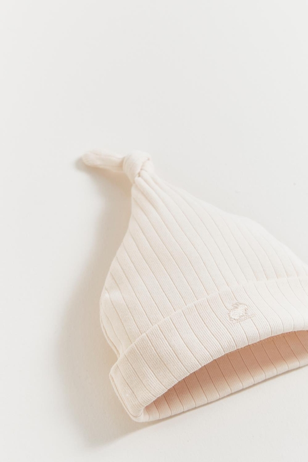 Point Knot Beanie